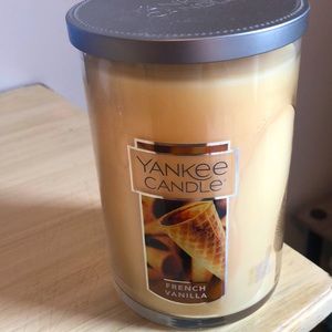 Never used 22 oz Yankee candle!